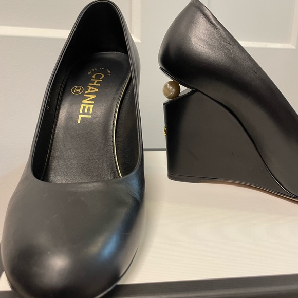 Chanel Calfskin Pearl Wedges - Picture 4 of 7